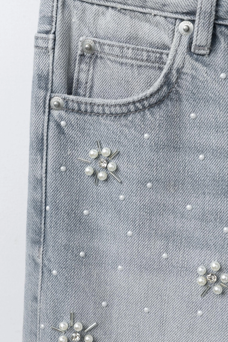 Широкие джинсы с поддельными жемчужинами