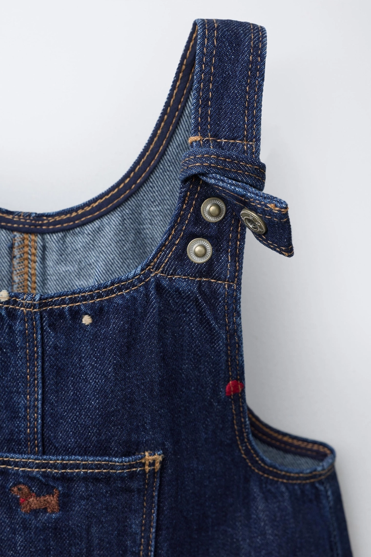 Джинсовый сарафан с вышитыми сердцами