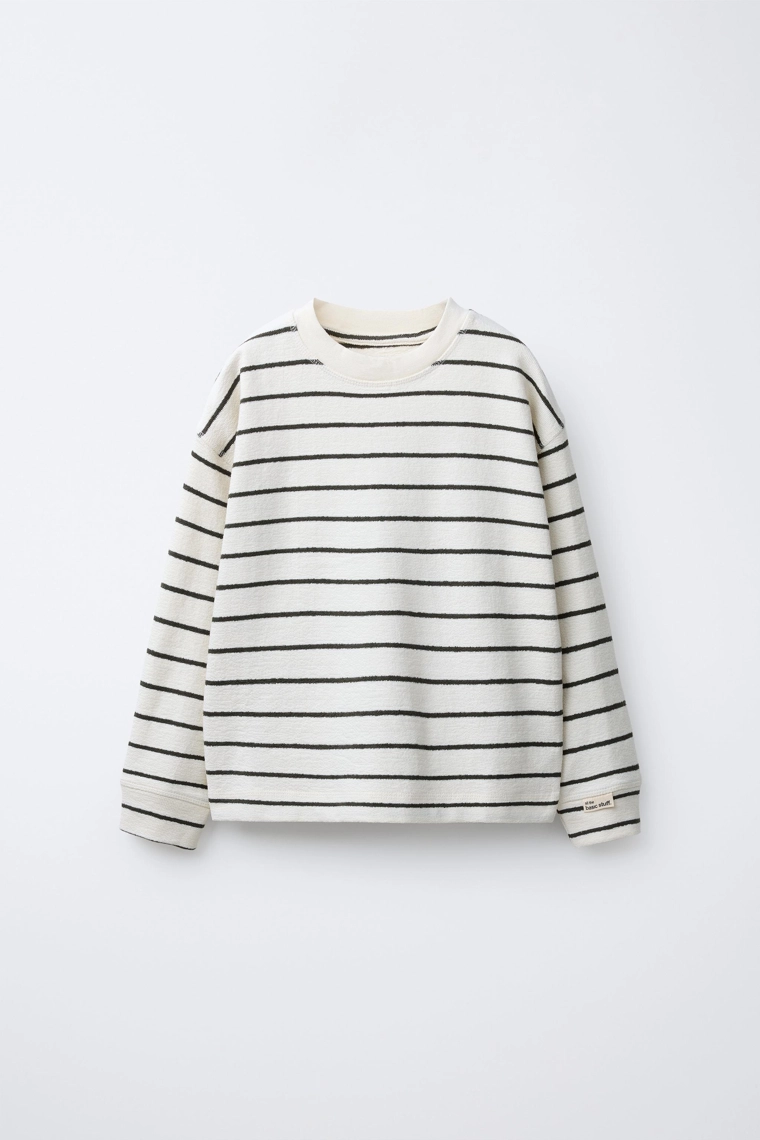 Футболка в полоску с ярлыком