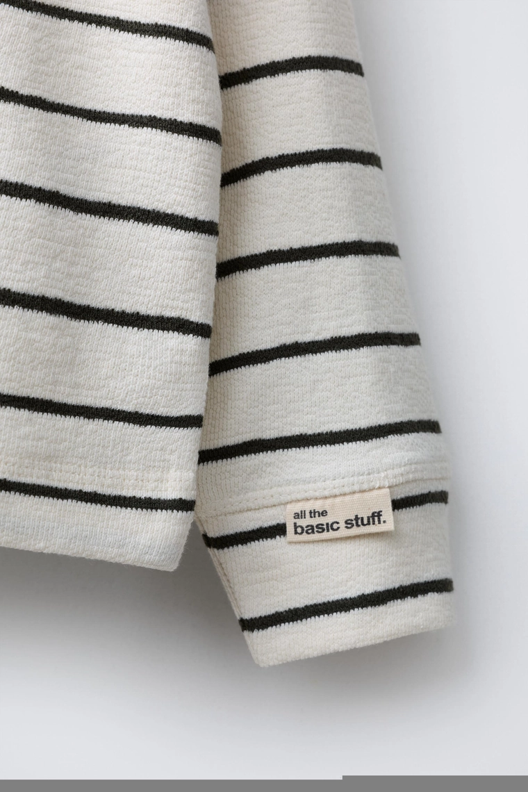 Футболка в полоску с ярлыком