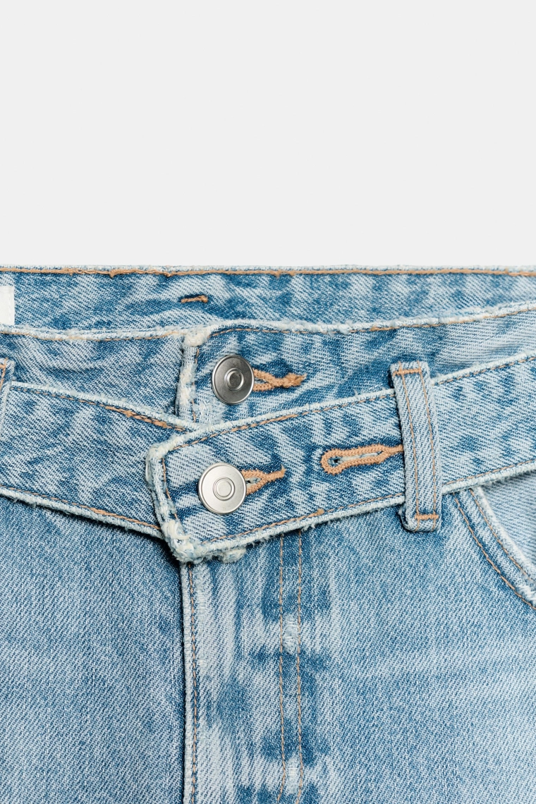 Джинсы на средней талии с поясом trf