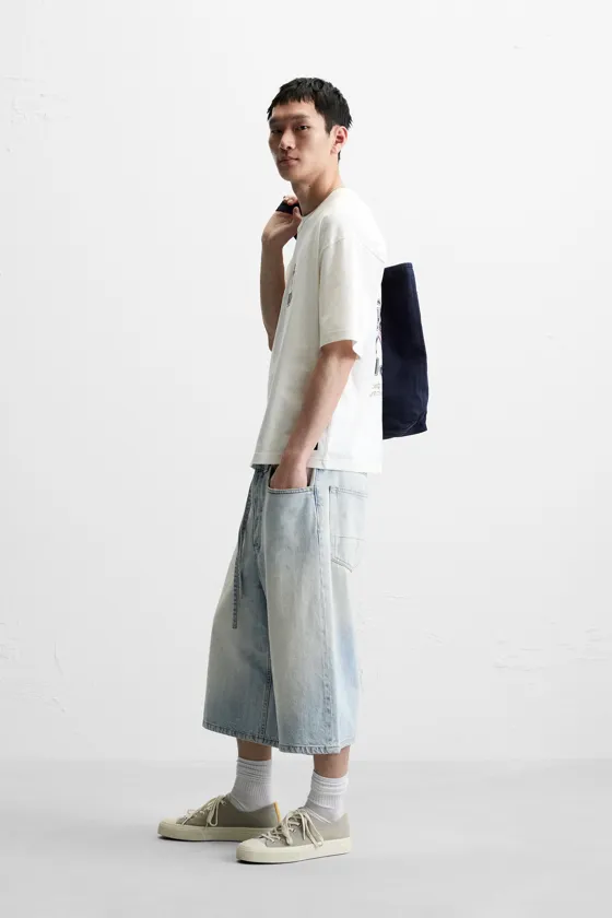 Футболка с контрастным принтом