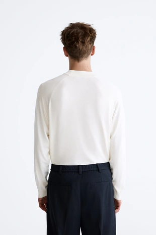 Свитер с воротником-стойкой