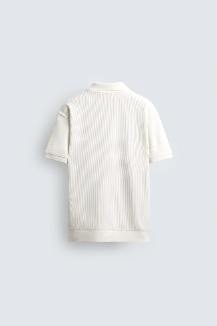 Поло с вертикальным текстурированным узором