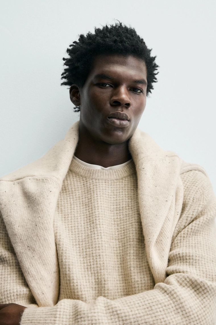 Свитер с рельефным узором свободного кроя