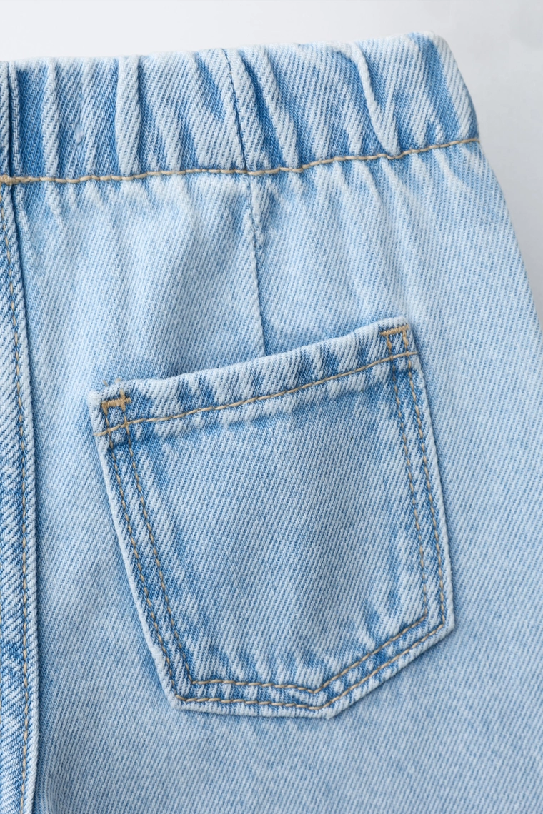 Джинсы широкие со стрелками и порванными участками