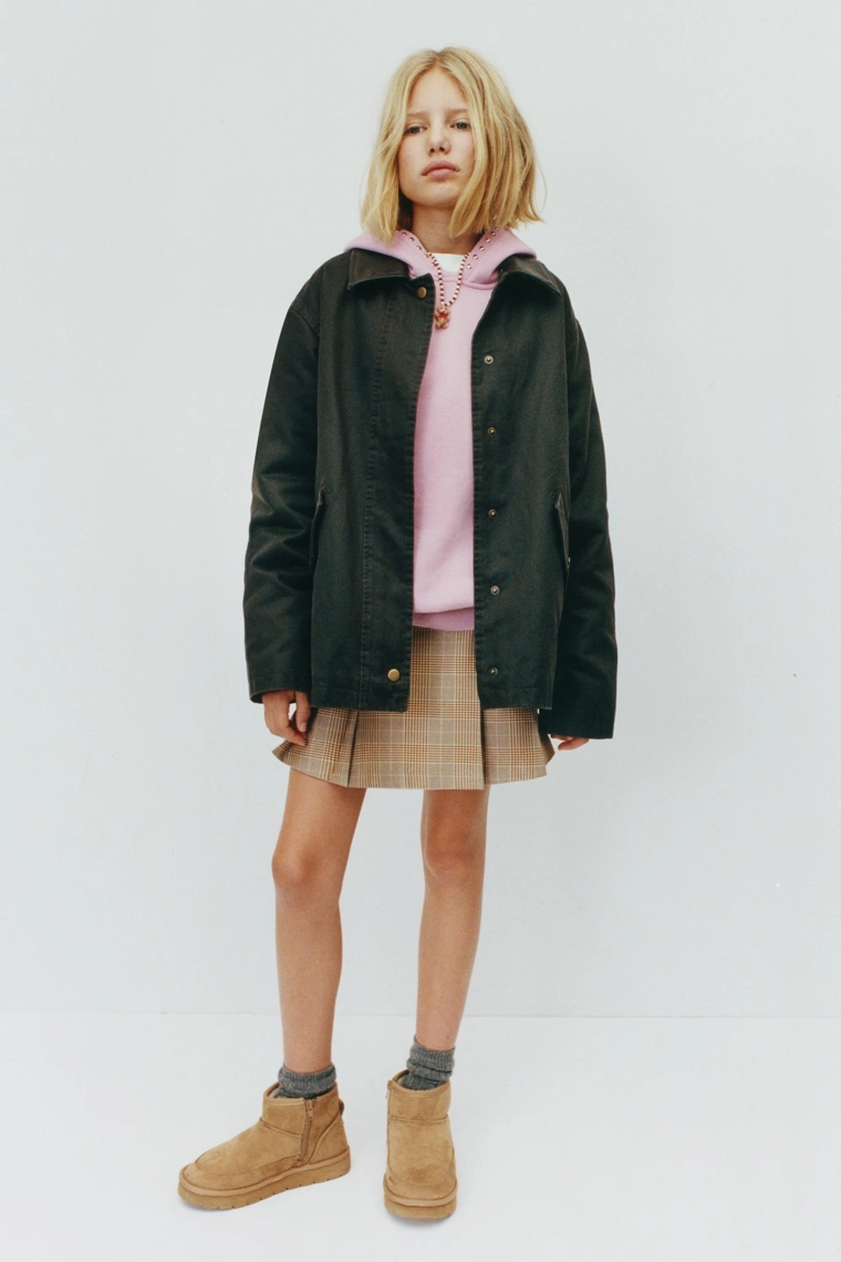 Толстовка с заклепками