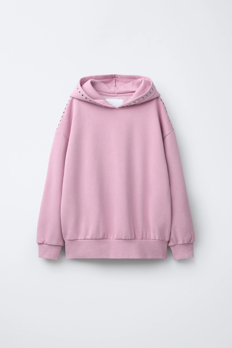 Толстовка с заклепками