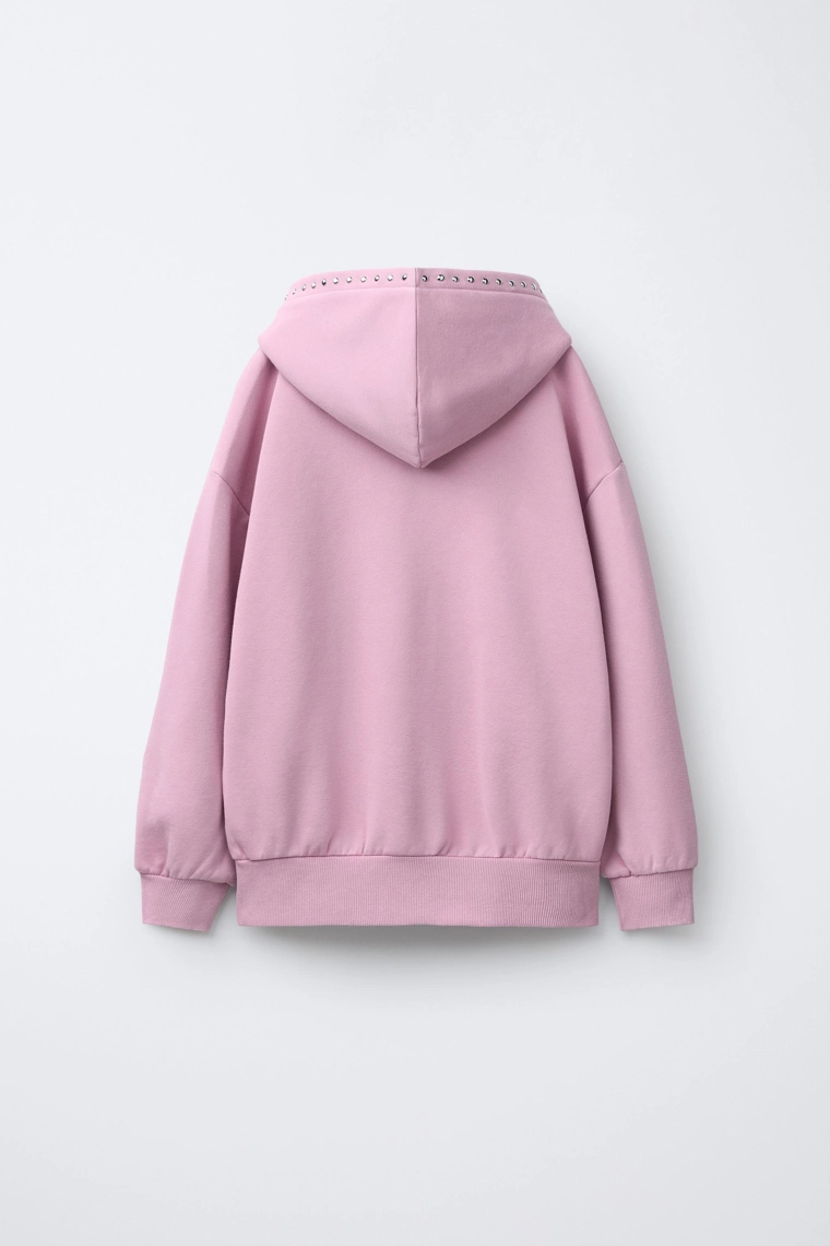 Толстовка с заклепками