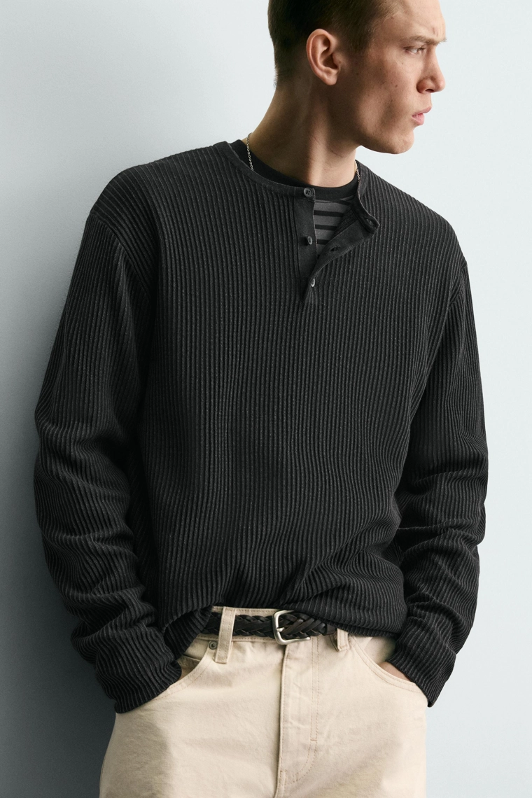 Текстурированный свитер с воротником henley