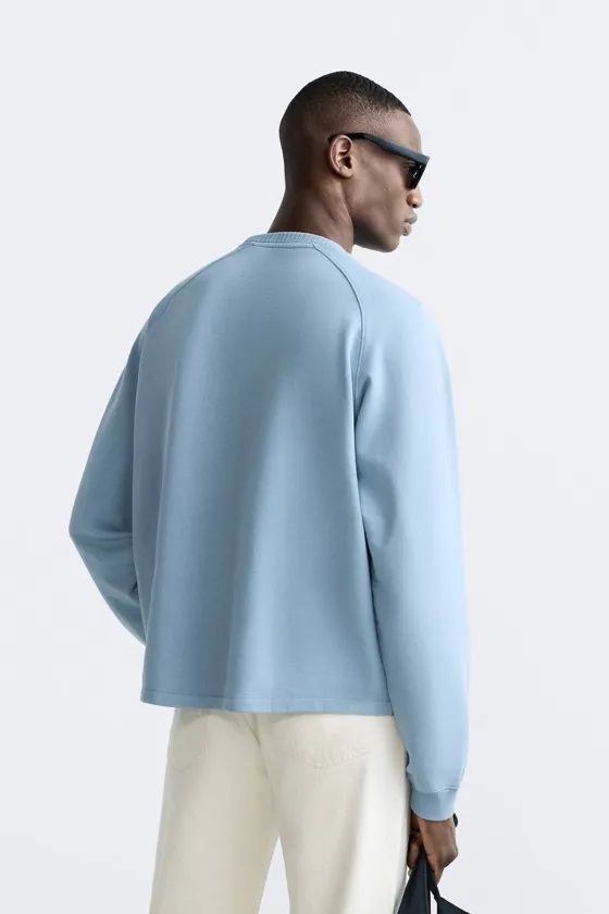 ТОЛСТОВКА ИЗ ТКАНИ С ЭФФЕКТОМ ПОТЕРТОСТИ