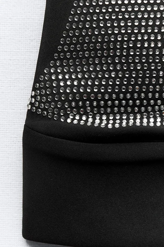 УКОРОЧЕННЫЙ ТОП ИЗ БЛЕСТЯЩЕЙ ТКАНИ