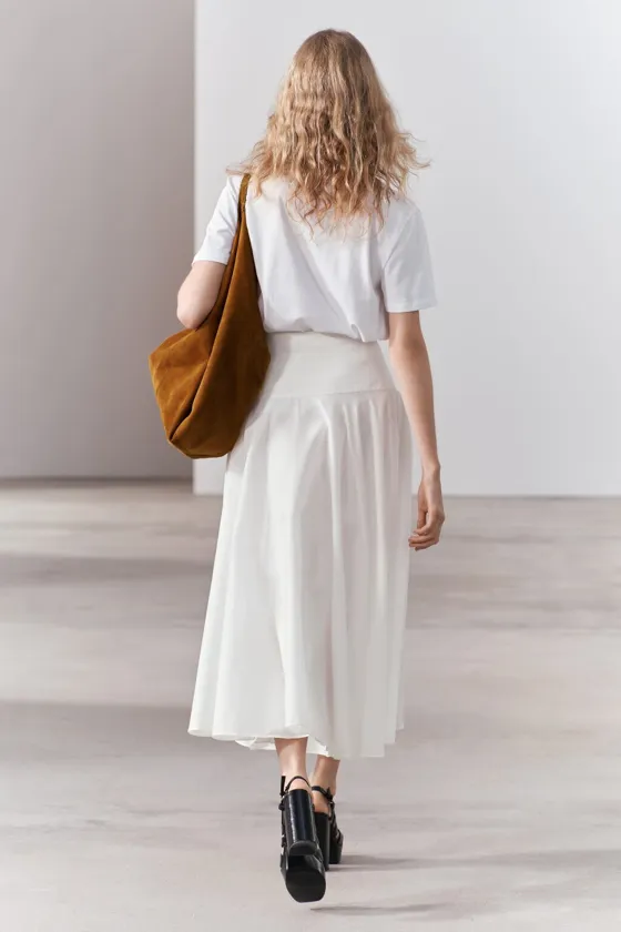 ФУТБОЛКА С КОНТРАСТНЫМ ПРИНТОМ