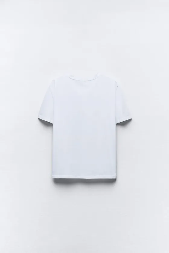 ФУТБОЛКА С КОНТРАСТНЫМ ПРИНТОМ