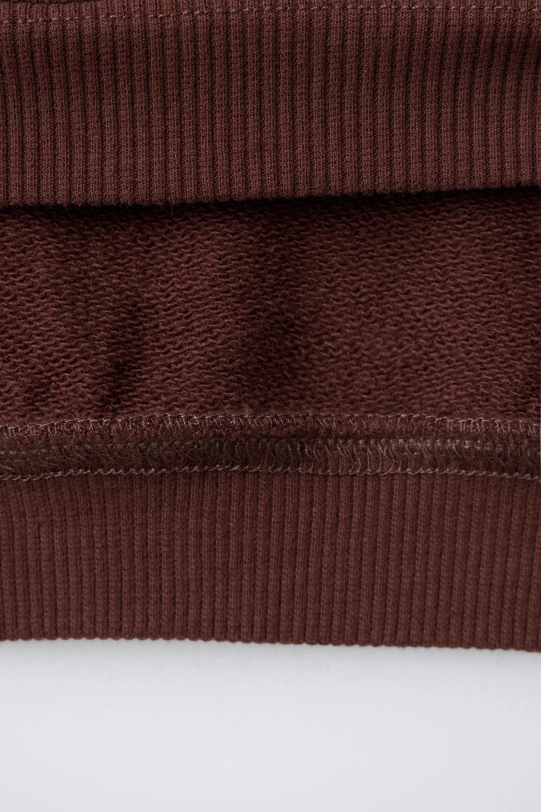 Свитшот с вышитым слоганом