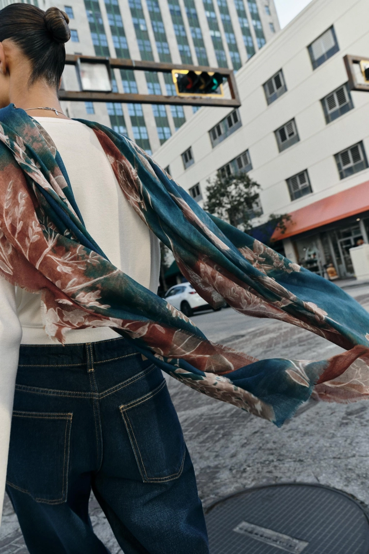 Шарф с цветочным принтом