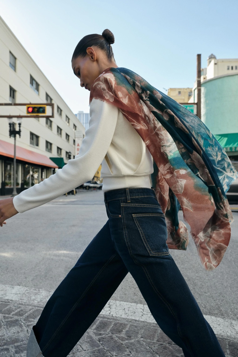 Шарф с цветочным принтом