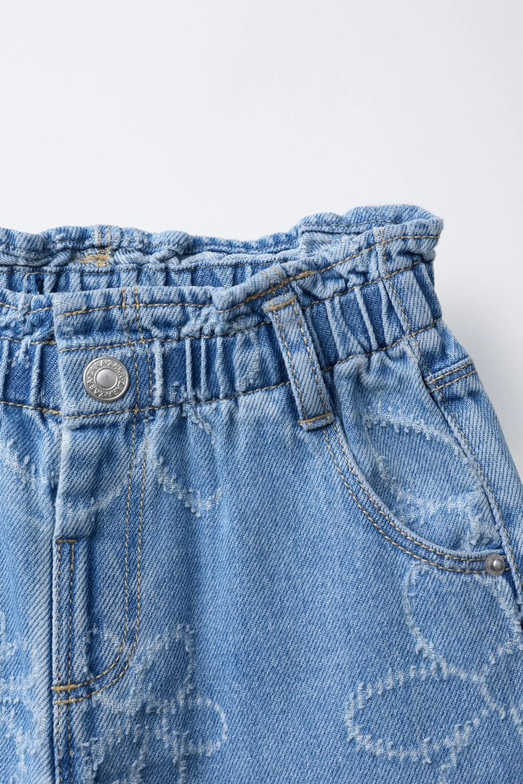 Джинсы с широкими штанинами и цветочной вышивкой