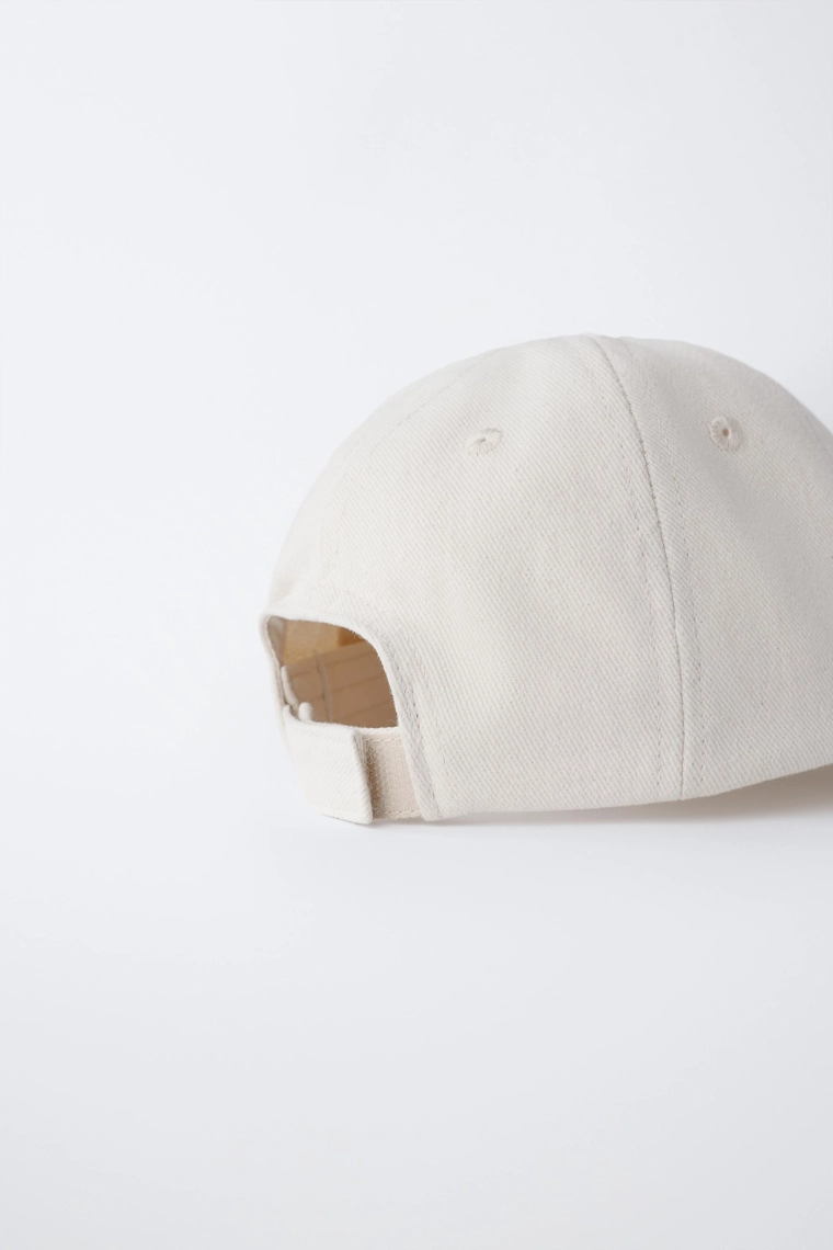 Кепка с вышитым текстом