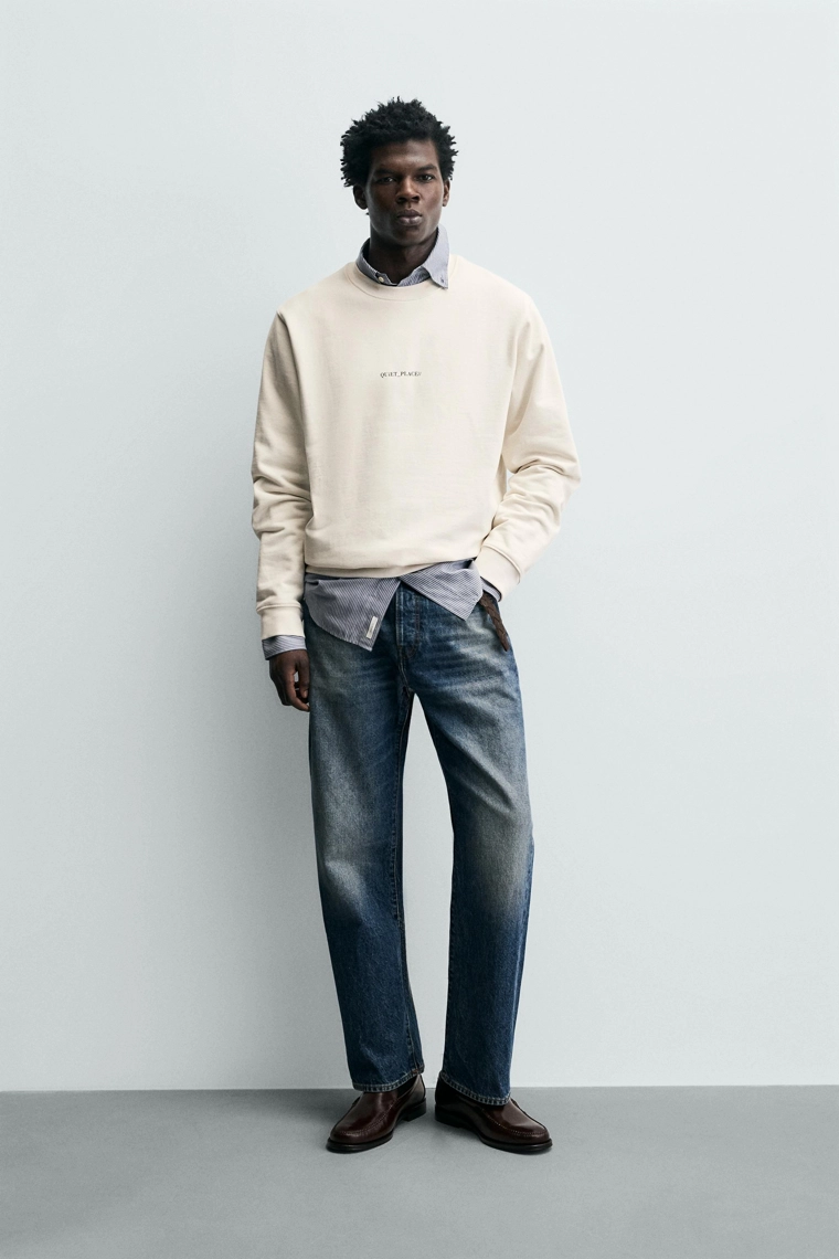 Худи с принтом и слоганом в классическом крое