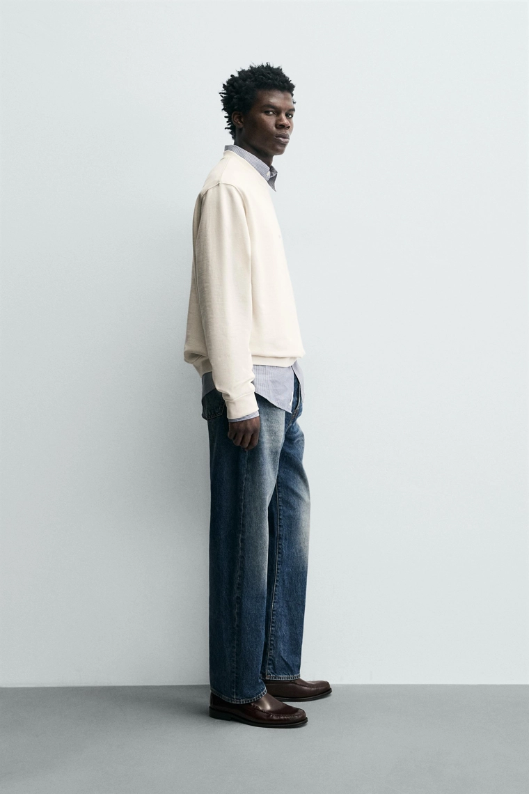 Худи с принтом и слоганом в классическом крое