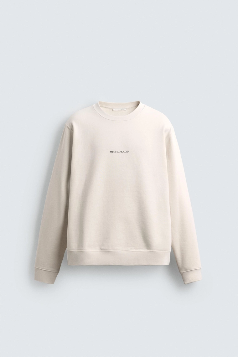 Худи с принтом и слоганом в классическом крое