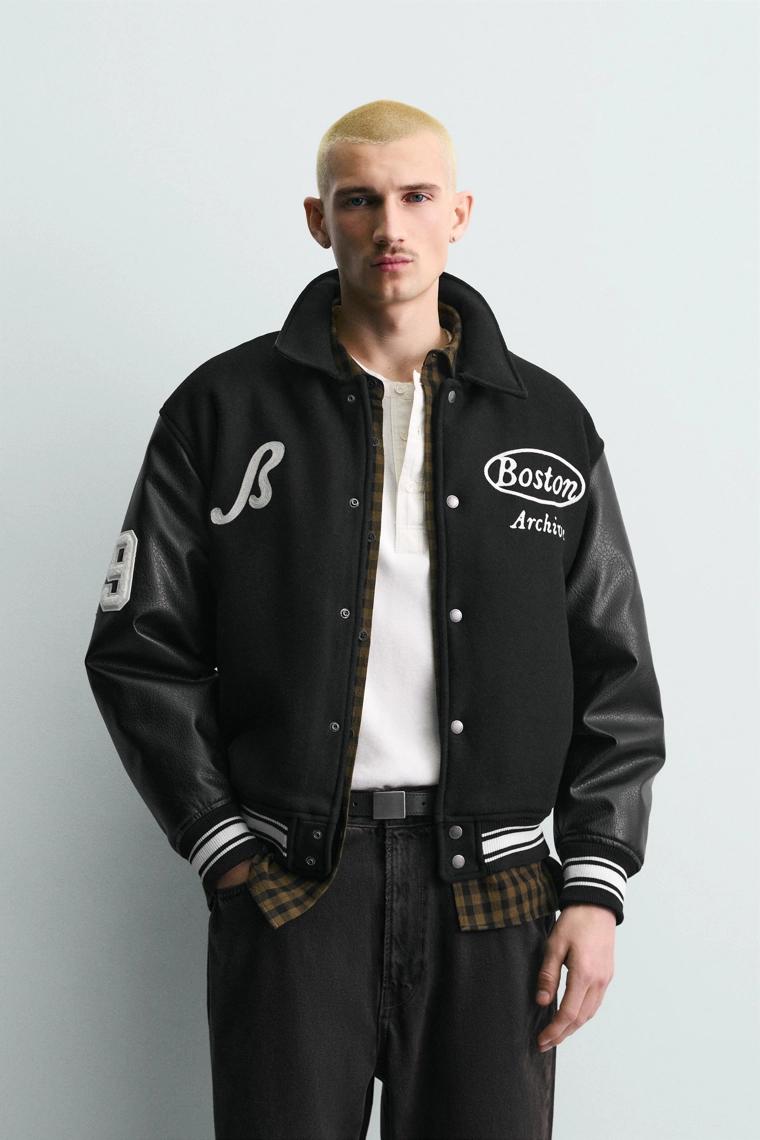 Бомбер с контрастными вставками и вышивкой