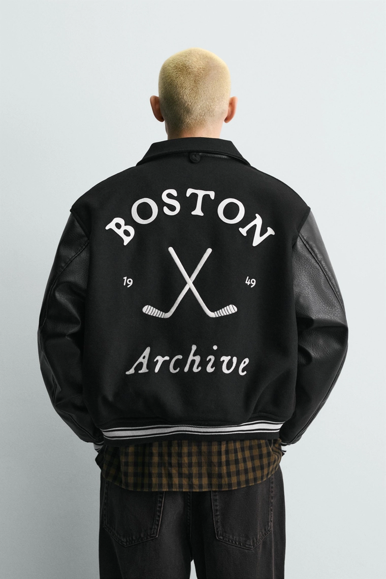 Бомбер с контрастными вставками и вышивкой