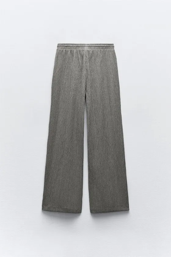 БРЮКИ ОБЪЕМНОГО КРОЯ ИЗ РЕЛЬЕФНОЙ ТКАНИ