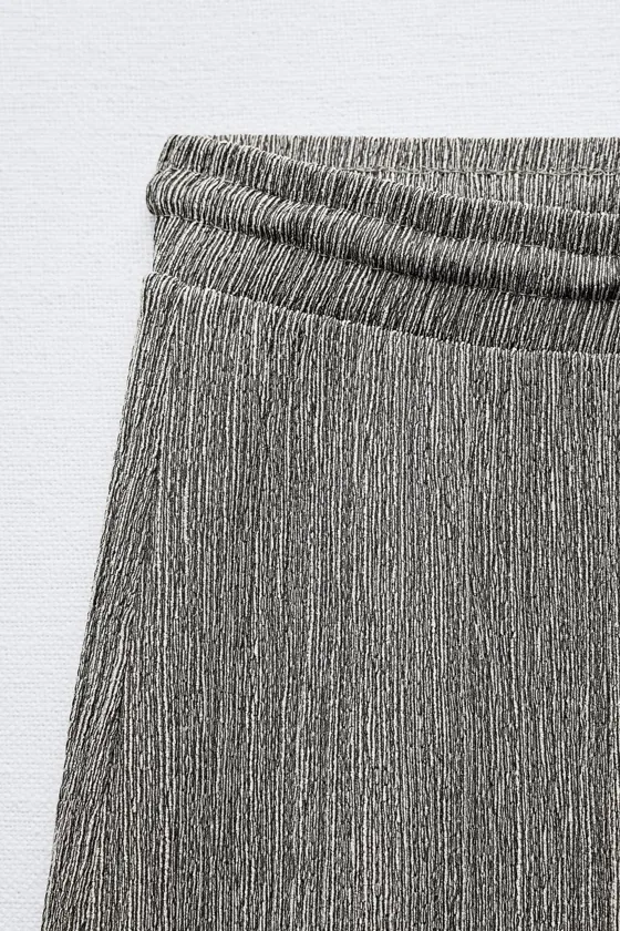 БРЮКИ ОБЪЕМНОГО КРОЯ ИЗ РЕЛЬЕФНОЙ ТКАНИ