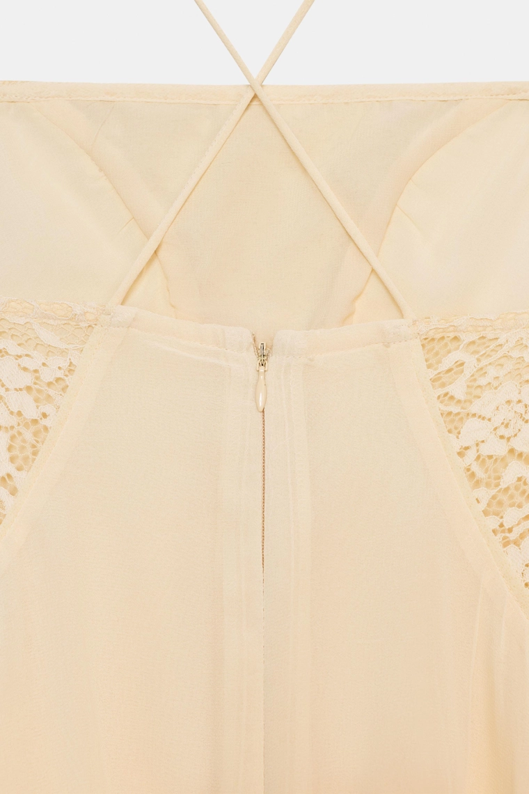 Платье короткое с вставками из кружева