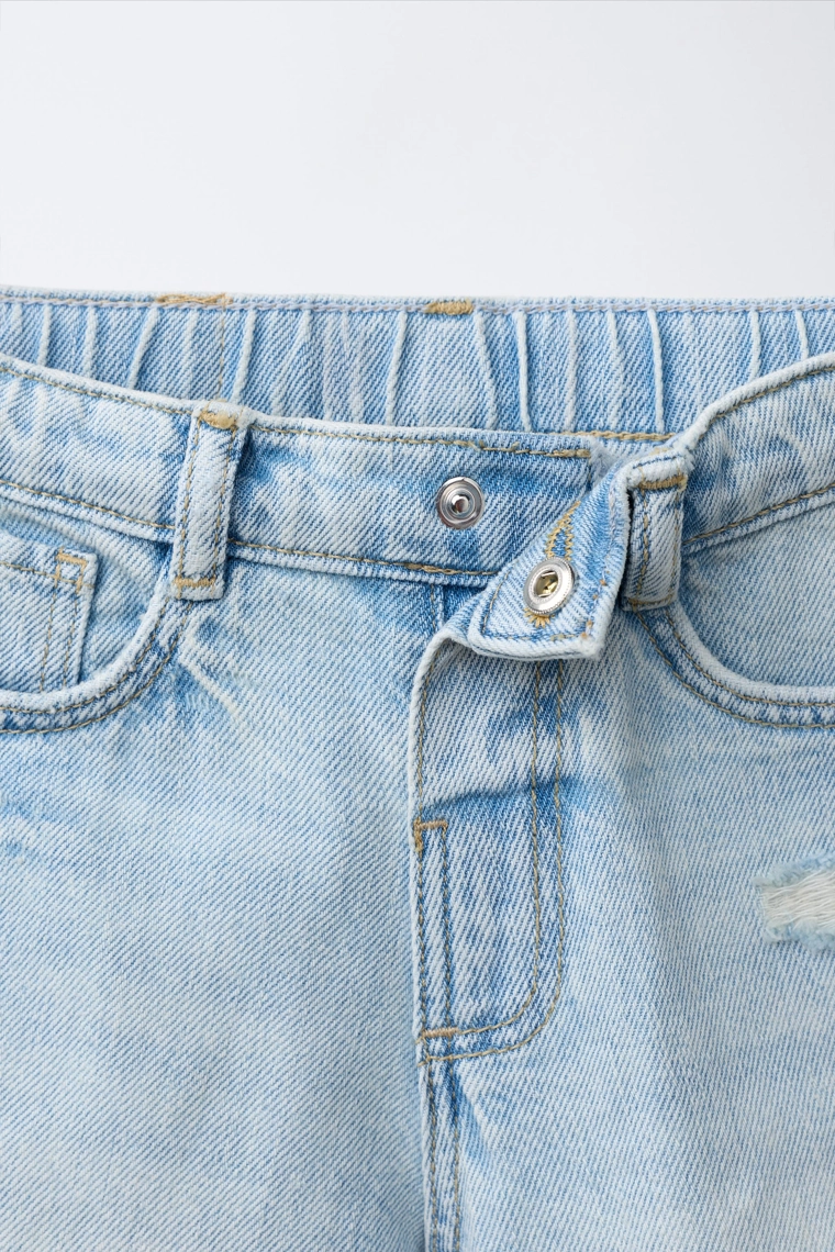 Джинсовые шорты бермуды свободного кроя с потертостями