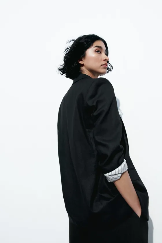 БЛЕЙЗЕР ИЗ СМЕСОВОГО ЛЬНА БЕЗ ЗАСТЕЖКИ С ПОДВОРАЧИВАЕМЫМИ РУКАВАМИ