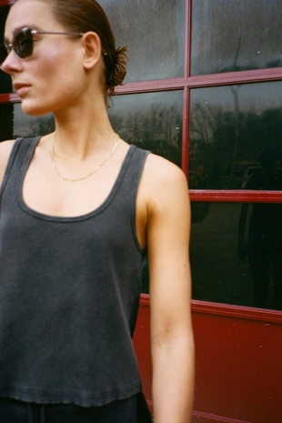 Кроп-топ из ткани в рубчик с эффектом потертости- Заказать в России