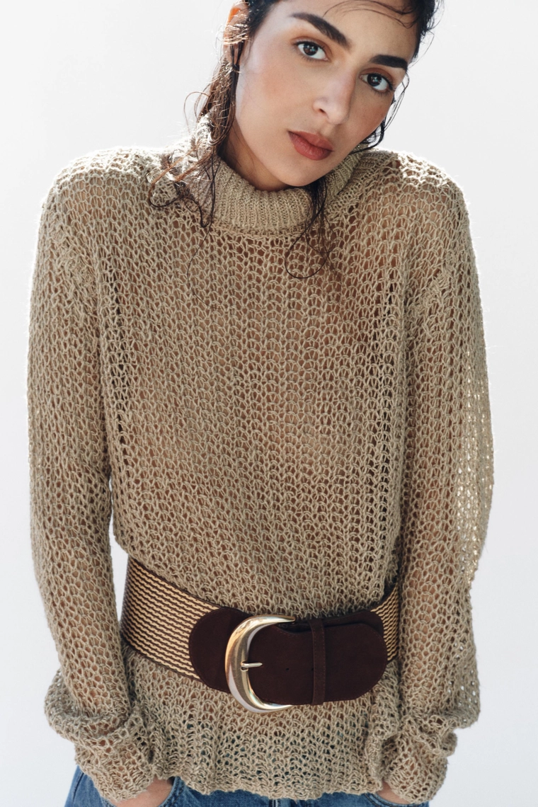 Ремень из деликатной замши и района из рафии