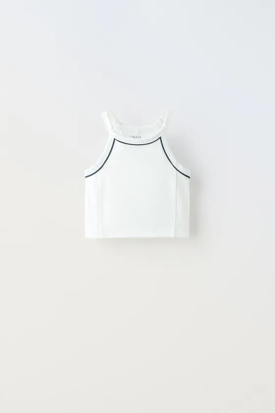 ТОП ИЗ ВЫСОКОТЕХНОЛОГИЧНОЙ ТКАНИ С КОНТРАСТНОЙ ОКАНТОВКОЙ