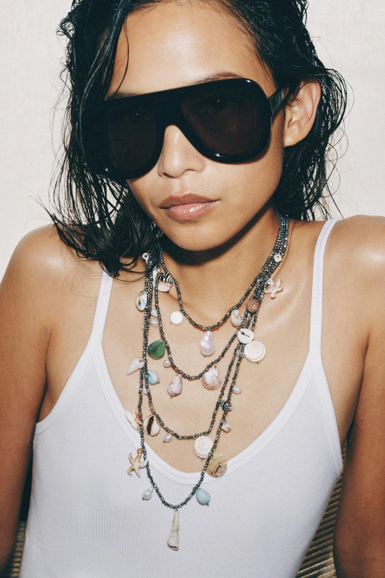 Набор из 4 бусинных колье с ракушками