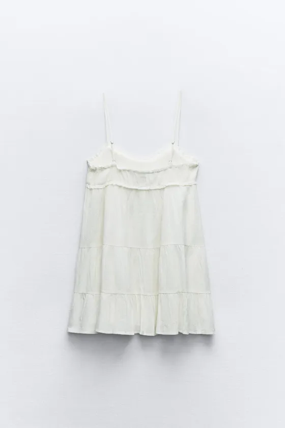 КОРОТКОЕ ЯРУСНОЕ ПЛАТЬЕ С ВОЛАНАМИ