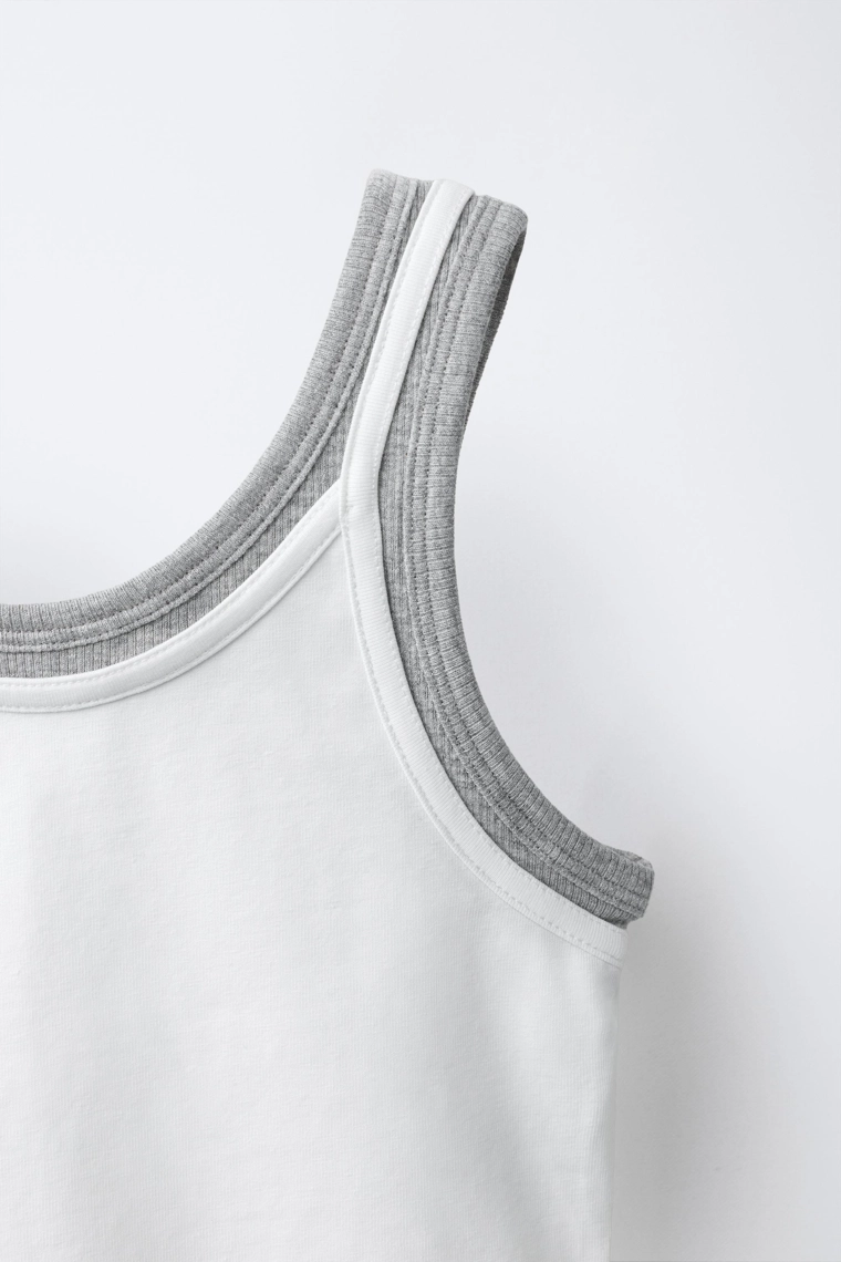 Топ с контрастным двухслойным дизайном