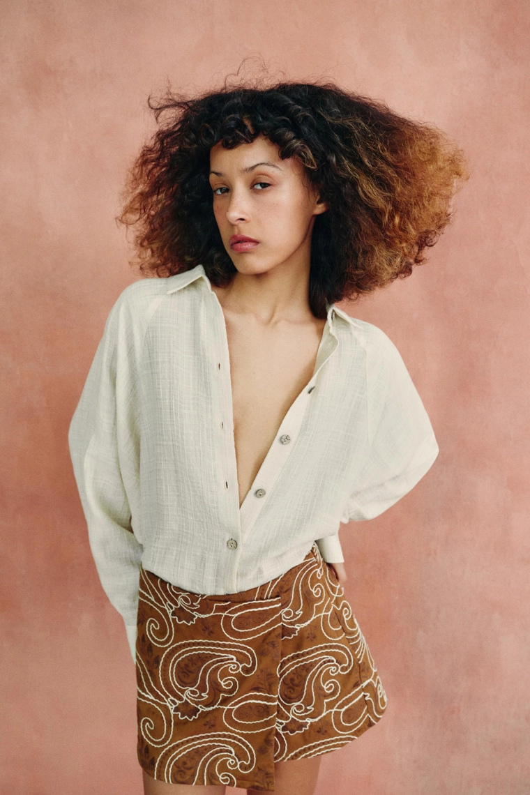 Юбка-шорты из искусственной замши с вышивкой