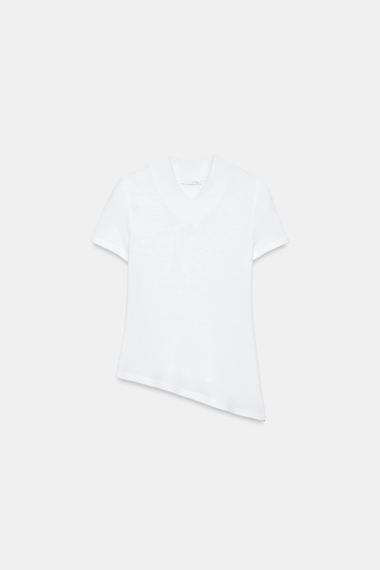 Футболка с v-образным вырезом и асимметричным подолом