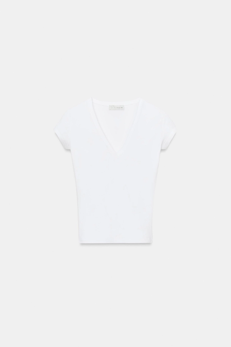 Футболка с v-образным вырезом