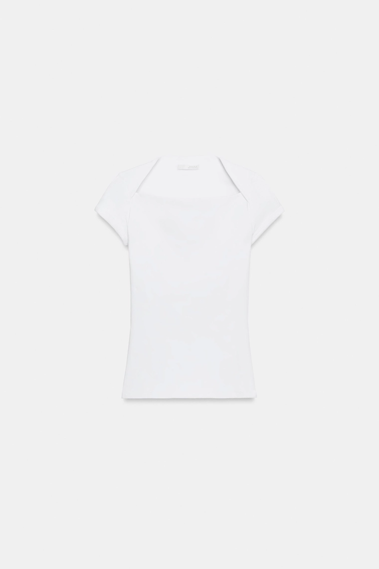 Футболка с узким квадратным вырезом