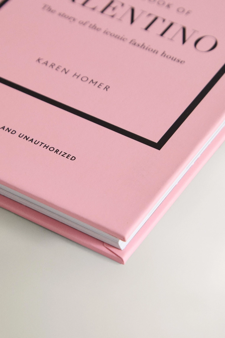 Маленькая книга valentino (на английском языке)