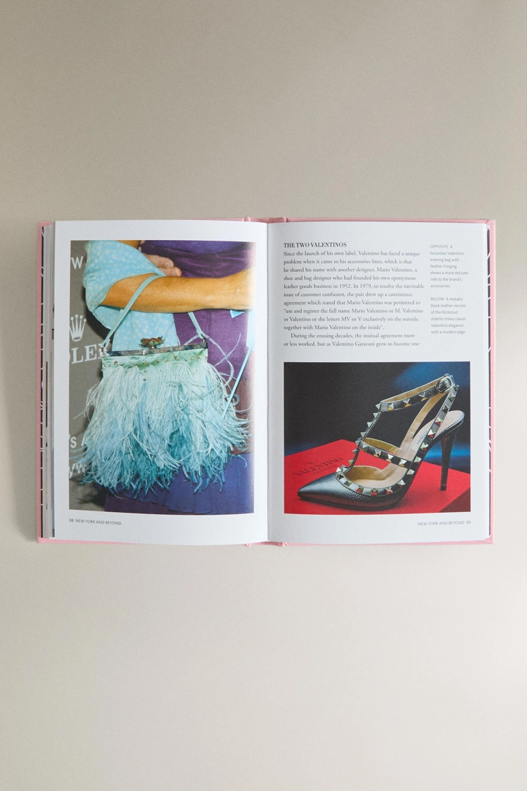 Маленькая книга valentino (на английском языке)