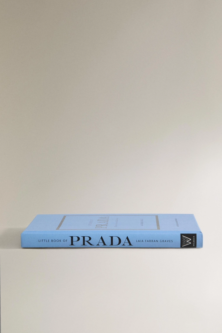 Маленькая книга prada (на английском языке)