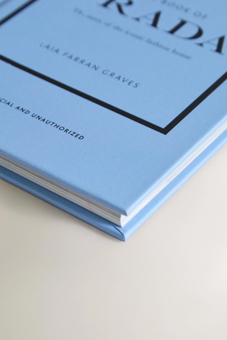 Маленькая книга prada (на английском языке)