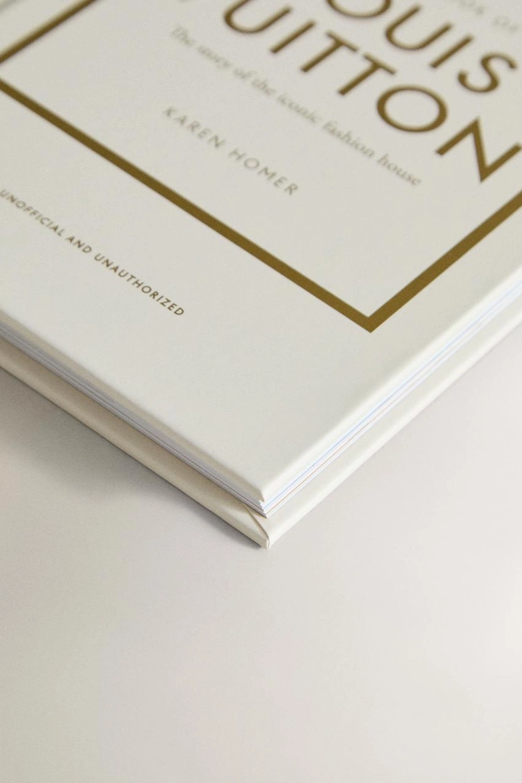 Маленькая книга louis vuitton (на английском)