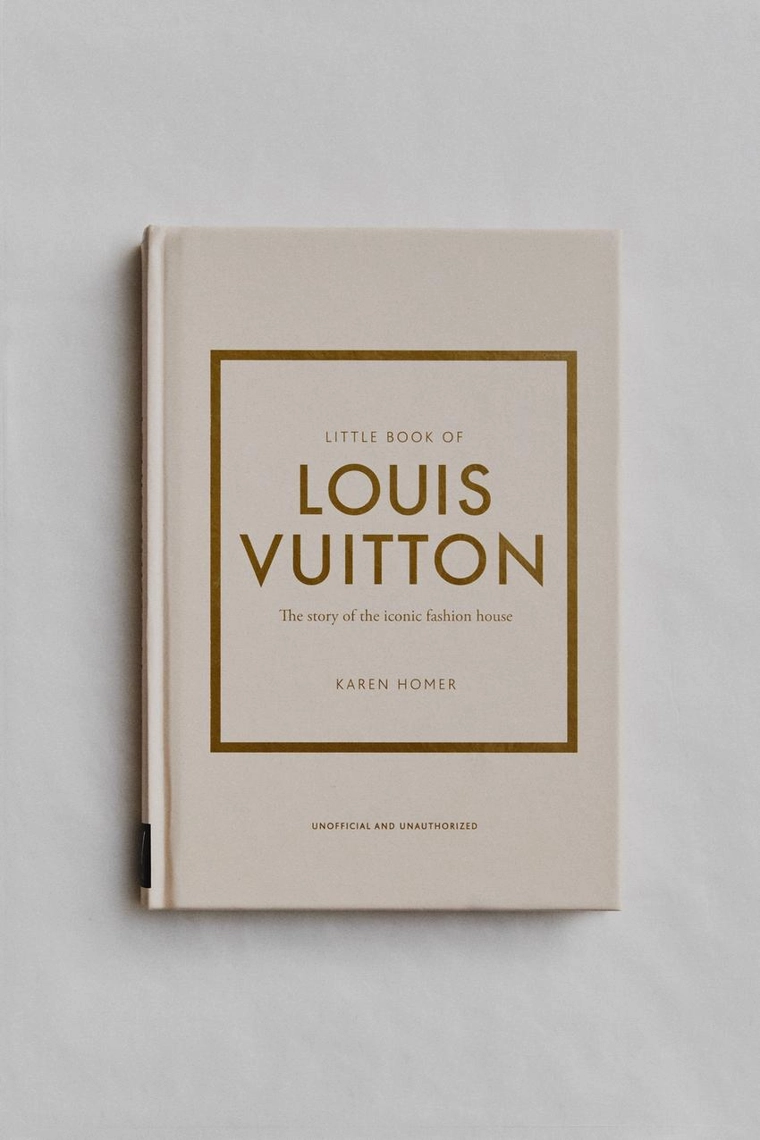 Маленькая книга louis vuitton (на английском)