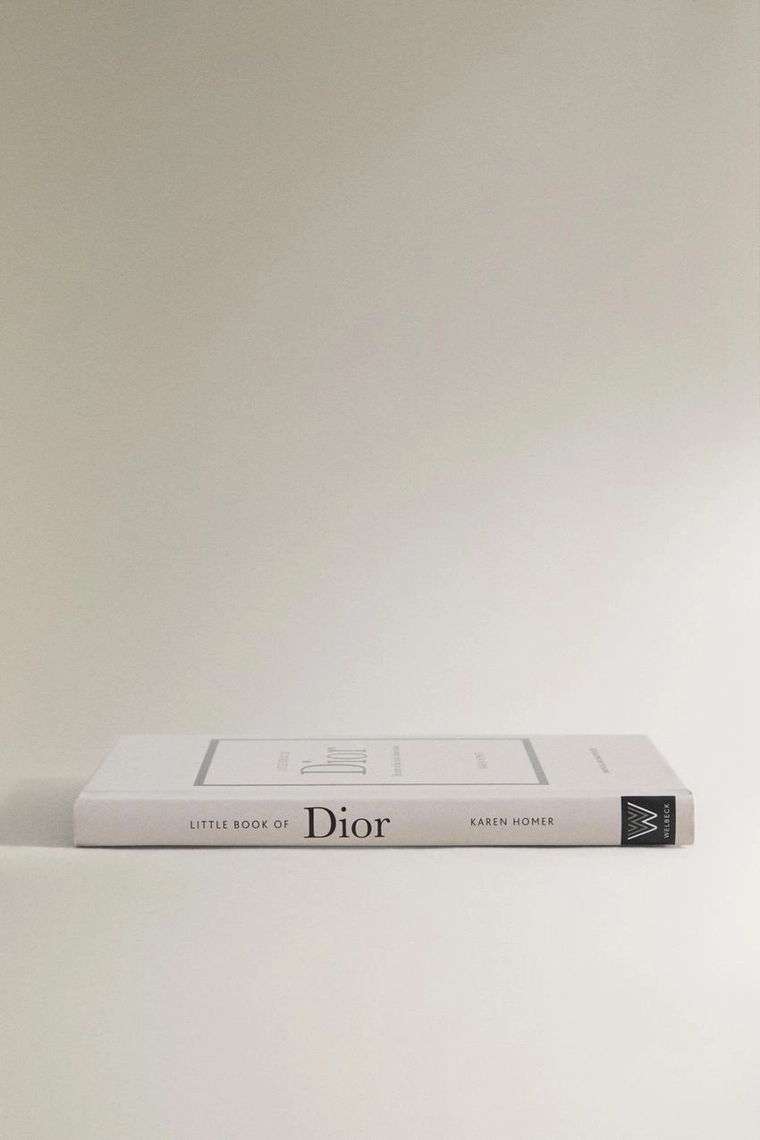 Маленькая книга dior (на английском языке)